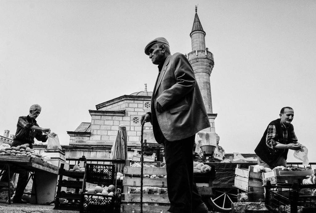 black and white market