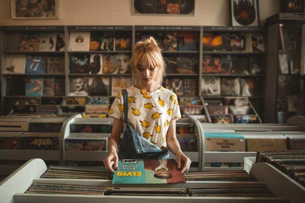 Écouter de la musique, fermer les yeux, imaginer