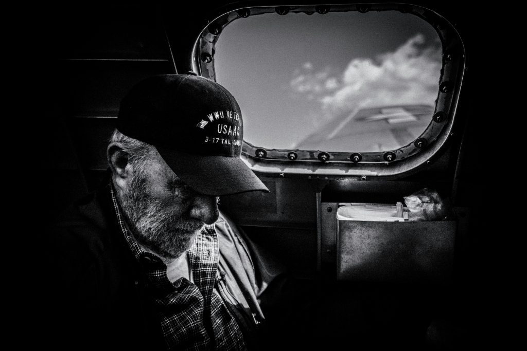 Portrait noir et blanc capturé en lumière naturelle douce